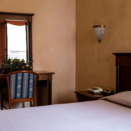 Hotel Astor ピアチェンツァ エクステリア 写真