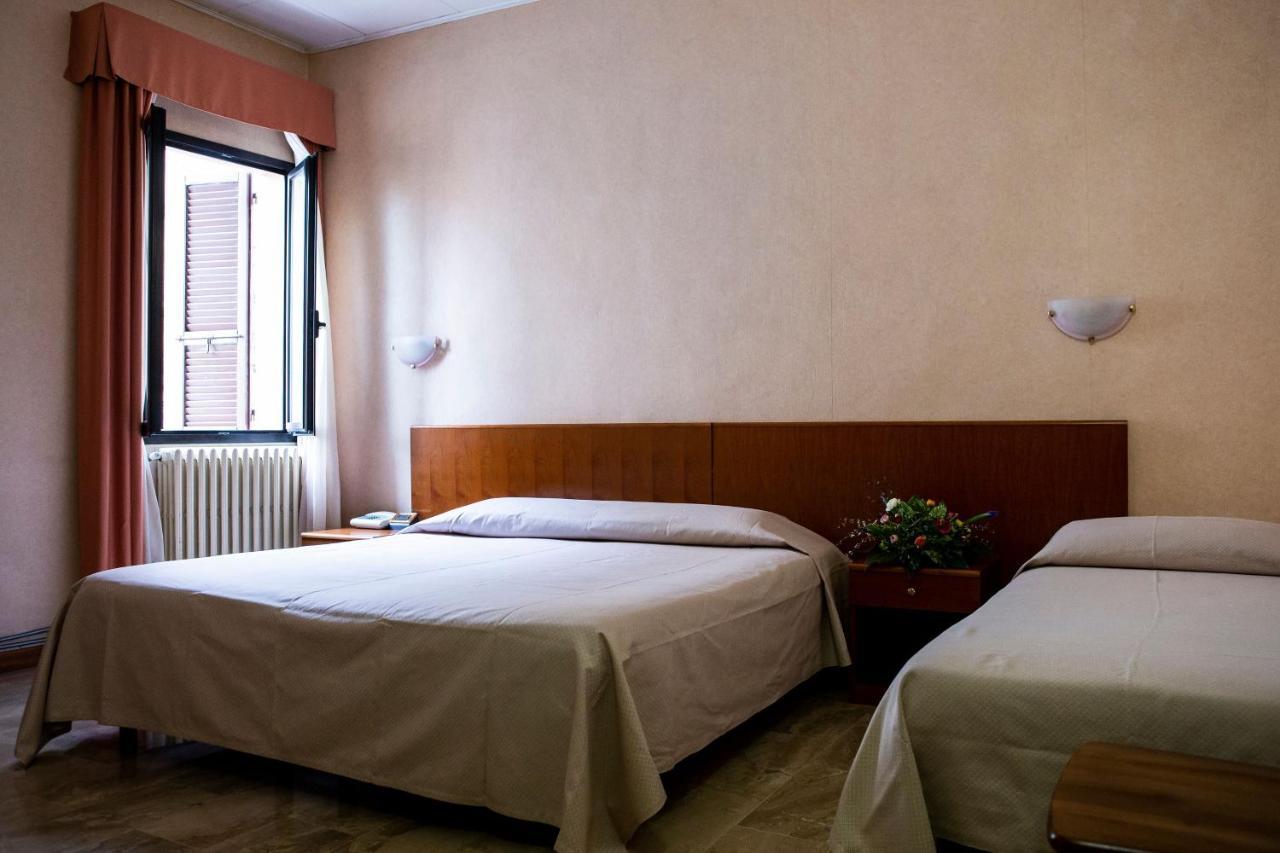 Hotel Astor ピアチェンツァ エクステリア 写真