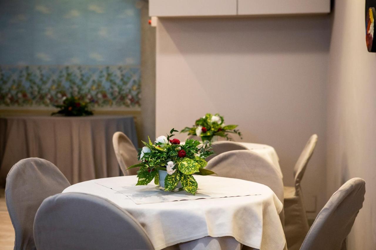 Hotel Astor ピアチェンツァ エクステリア 写真