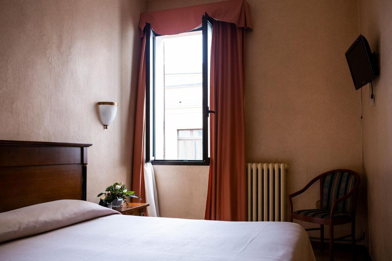 Hotel Astor ピアチェンツァ エクステリア 写真