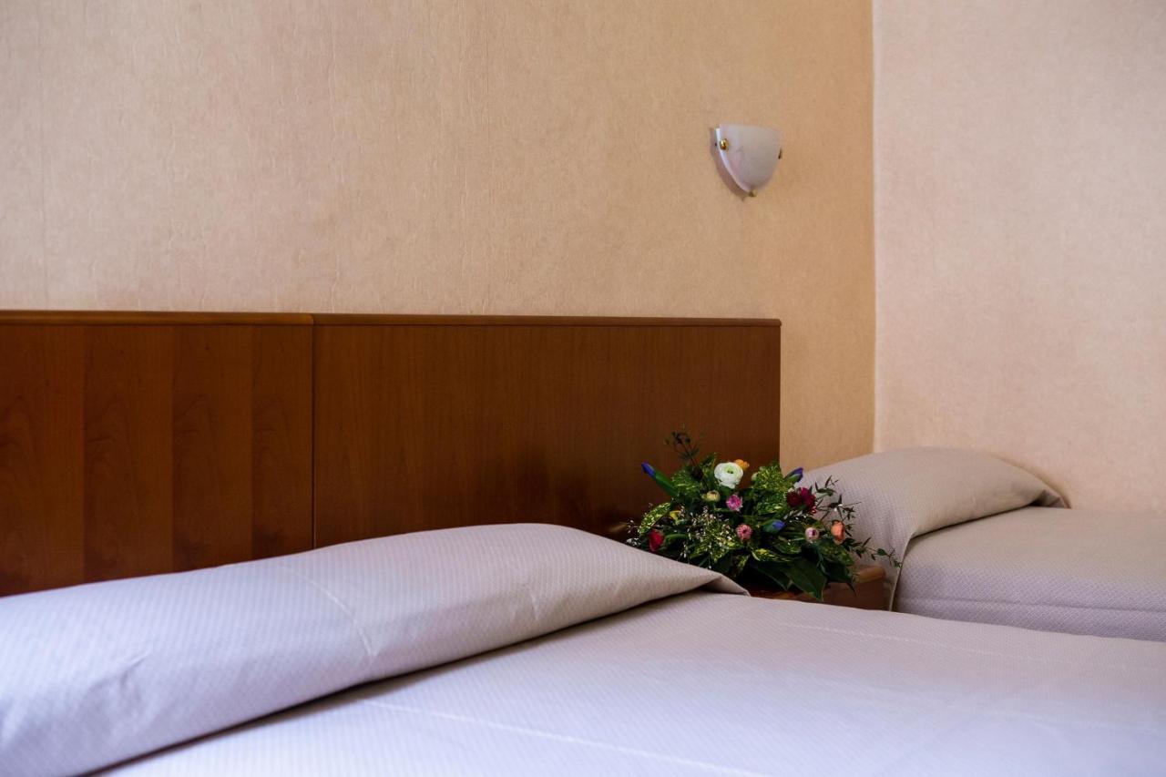 Hotel Astor ピアチェンツァ エクステリア 写真